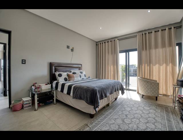 4 BEDROOM HOUSE FOR SALE IN PALM LAKES ESTATE
